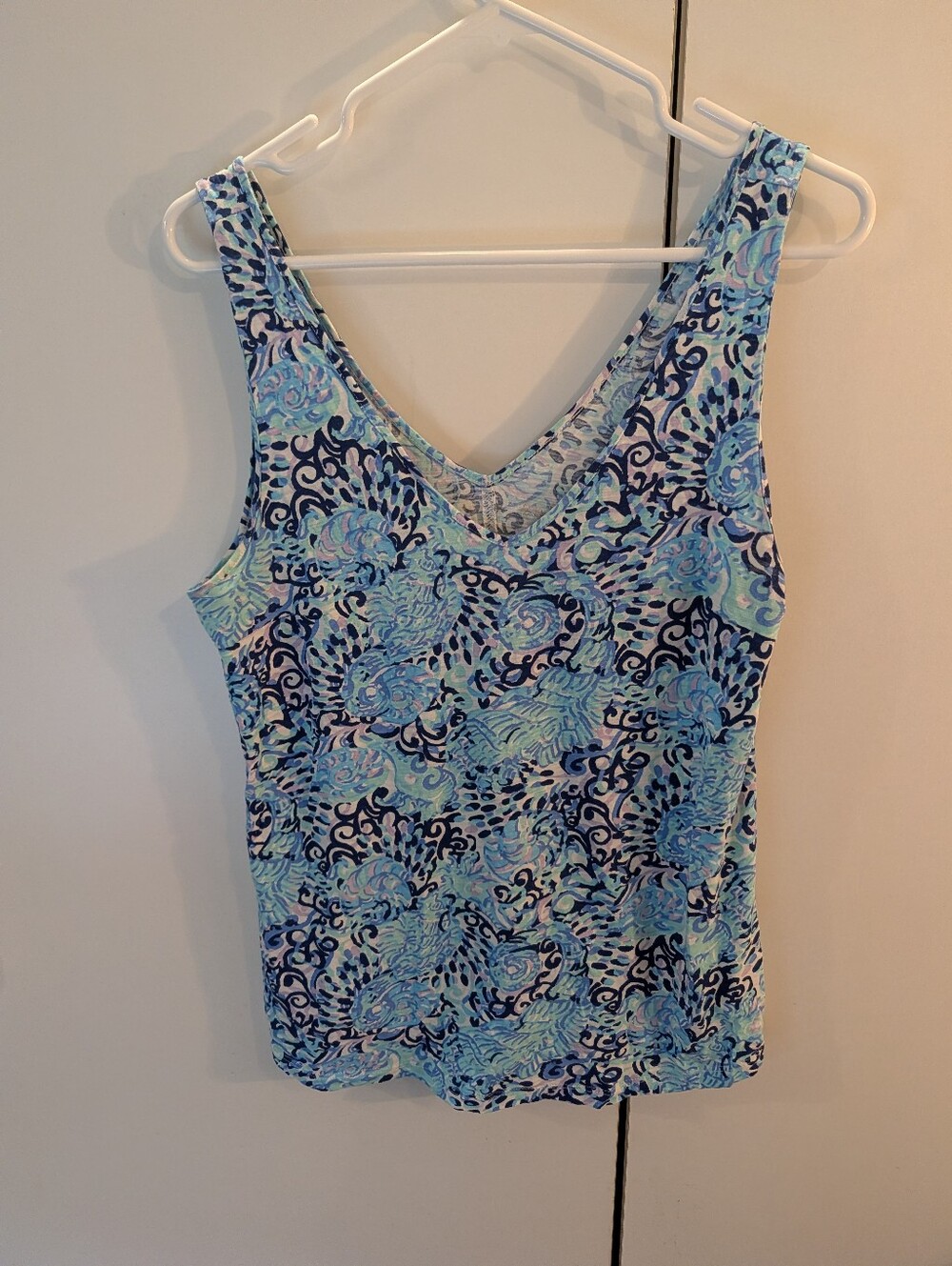 Lilly Pulitzer Medium Sleeveless V-Neck Printed Tank Top - Blue Multi